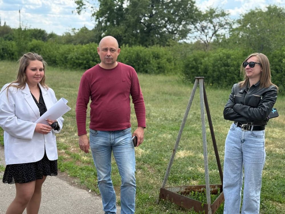 Встреча с коллективом. Сегодня, 15 мая, первый заместитель главы администрации городского округа Иловайск Свердлов Михаил Николаевич, совместно в начальником отдела образования и культуры Васильевой Оксаной Сергеевной провел... Встреча с коллективом. Сегодня, 15 мая, первый заместитель главы администрации городского округа Иловайск Свердлов Михаил Николаевич, совместно в начальником отдела образования и культуры Васильевой Оксаной Сергеевной провел...