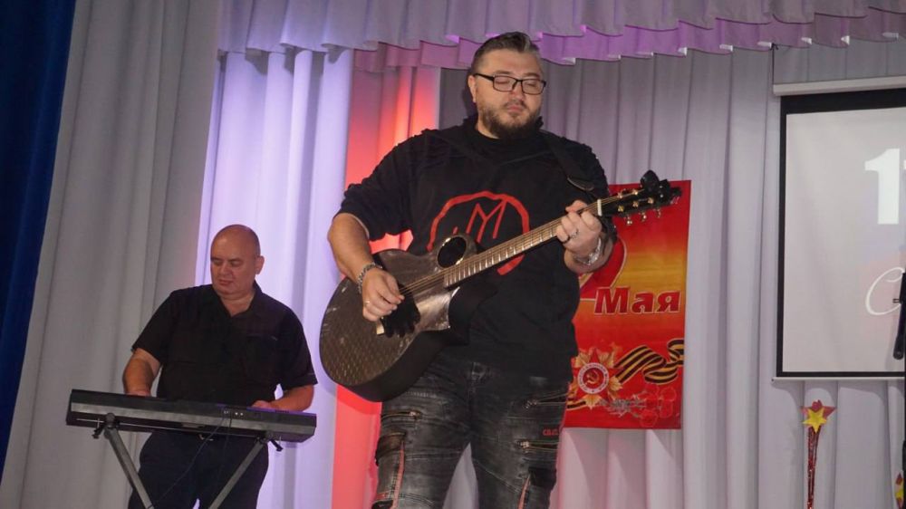 «И, значит, нам нужна одна Победа. Одна на всех, мы за ценой не постоим!» «И, значит, нам нужна одна Победа. Одна на всех, мы за ценой не постоим!»