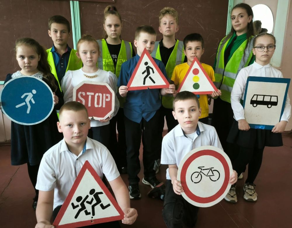 В одной из школ Ждановки прошли мероприятия, посвященные правилам дородного движения В одной из школ Ждановки прошли мероприятия, посвященные правилам дородного движения
