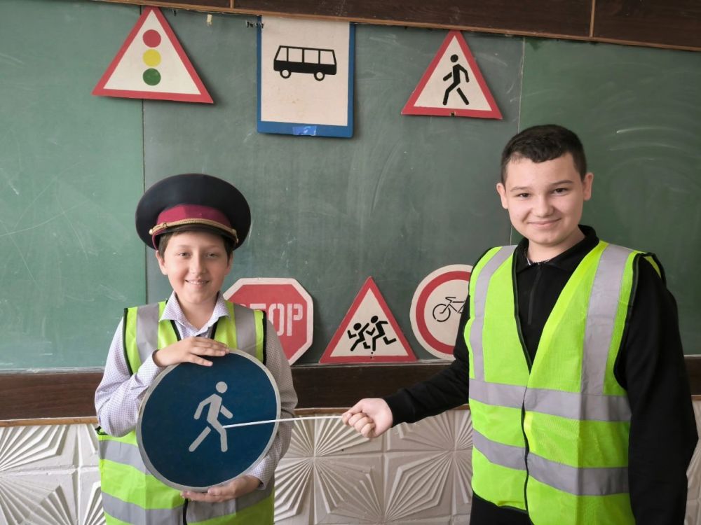 В одной из школ Ждановки прошли мероприятия, посвященные правилам дородного движения В одной из школ Ждановки прошли мероприятия, посвященные правилам дородного движения