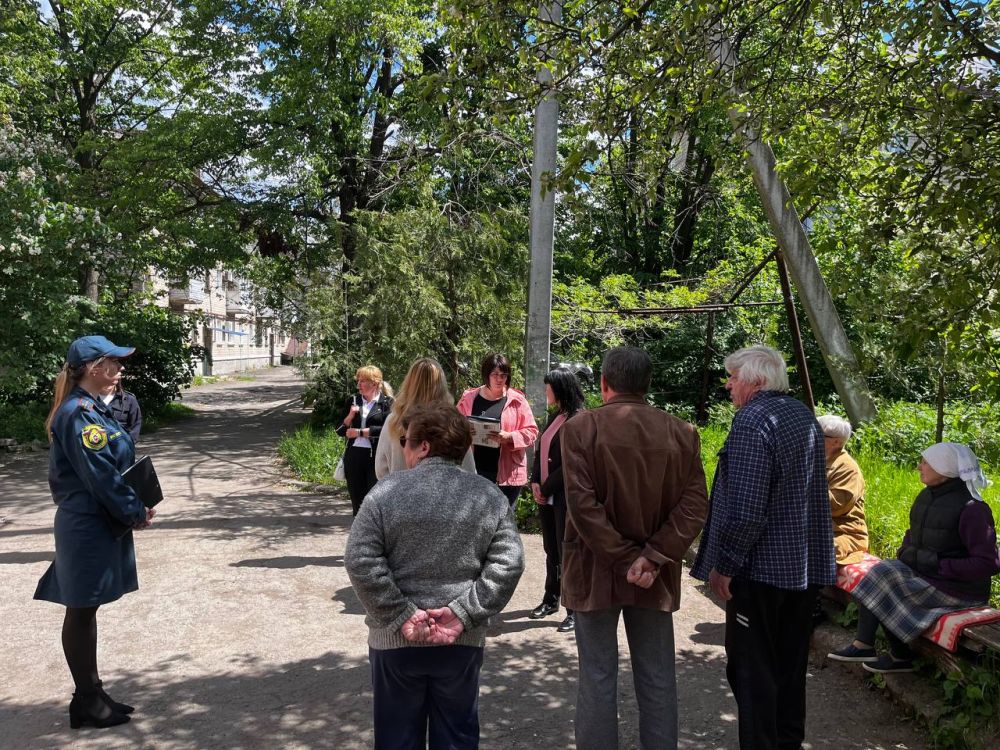 14 марта, заместитель главы Администрации городского округа Харцызск Юлия Михайленко в городе Харцызск провела сход граждан, на котором были обсуждены актуальные вопросы и проблемы, волнующие местных жителей 14 марта, заместитель главы Администрации городского округа Харцызск Юлия Михайленко в городе Харцызск провела сход граждан, на котором были обсуждены актуальные вопросы и проблемы, волнующие местных жителей