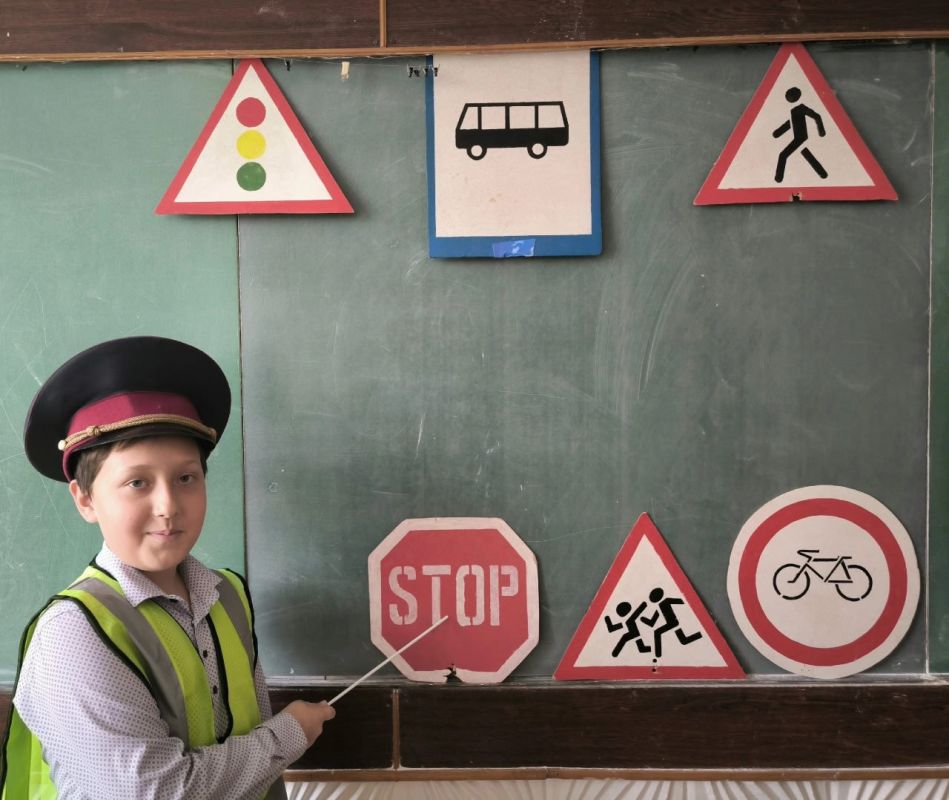 В одной из школ Ждановки прошли мероприятия, посвященные правилам дородного движения В одной из школ Ждановки прошли мероприятия, посвященные правилам дородного движения