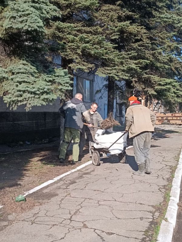 Юрий Будрин: Сегодня, 15 мая 2025 года , в рамках проекта «Городская среда», реализуемого Всероссийской политической партией Единая Россия сотрудники ДДЮТ, шахты имени академика А. А. Скочинского и управления эксплуатации... Юрий Будрин: Сегодня, 15 мая 2025 года , в рамках проекта «Городская среда», реализуемого Всероссийской политической партией Единая Россия сотрудники ДДЮТ, шахты имени академика А. А. Скочинского и управления эксплуатации...