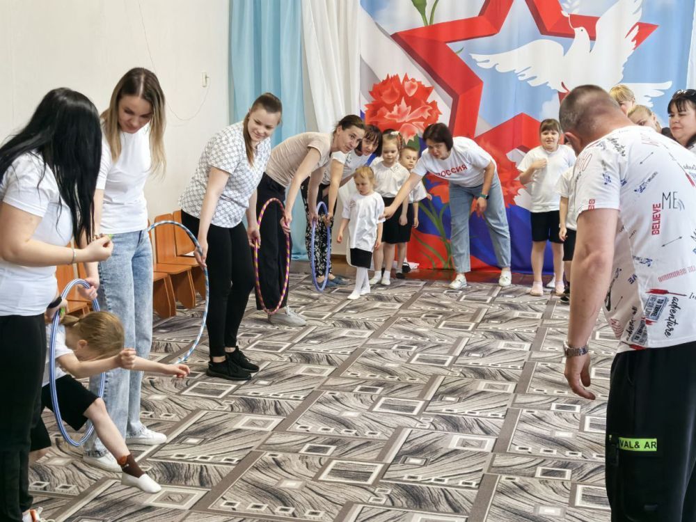 В рамках Международного дня семьи 15 мая в ГКДОУ «ДЕТСКИЙ САД № 5 «СОЛНЫШКО» ЯСИНОВАТСКОГО М.О.» ДНР прошёл семейный спортивный праздник "Папа, мама, я - дружная, спортивная семья" В рамках Международного дня семьи 15 мая в ГКДОУ «ДЕТСКИЙ САД № 5 «СОЛНЫШКО» ЯСИНОВАТСКОГО М.О.» ДНР прошёл семейный спортивный праздник "Папа, мама, я - дружная, спортивная семья"