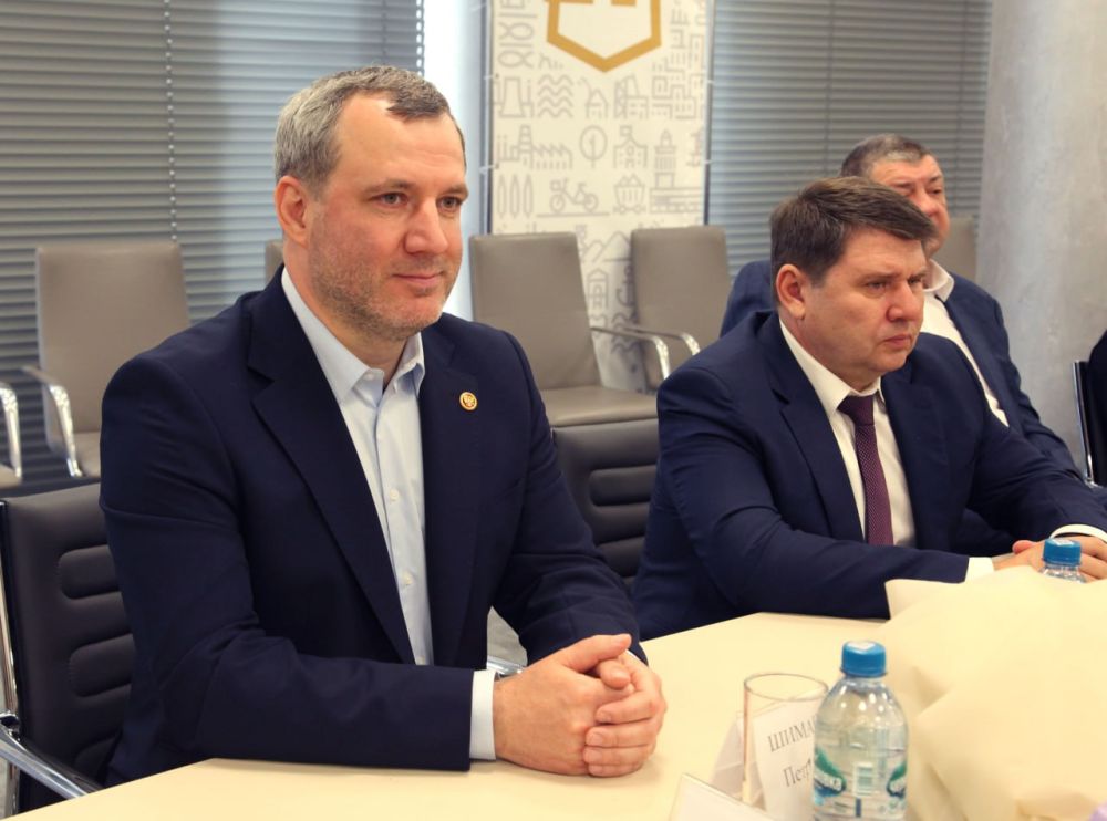 Вчера сопредседатель Всероссийской ассоциации развития местного самоуправления Галина Данильченко обсудила вопросы усиления местного самоуправления в Республике с председателем Ассоциации «Совет муниципальных образований... Вчера сопредседатель Всероссийской ассоциации развития местного самоуправления Галина Данильченко обсудила вопросы усиления местного самоуправления в Республике с председателем Ассоциации «Совет муниципальных образований...