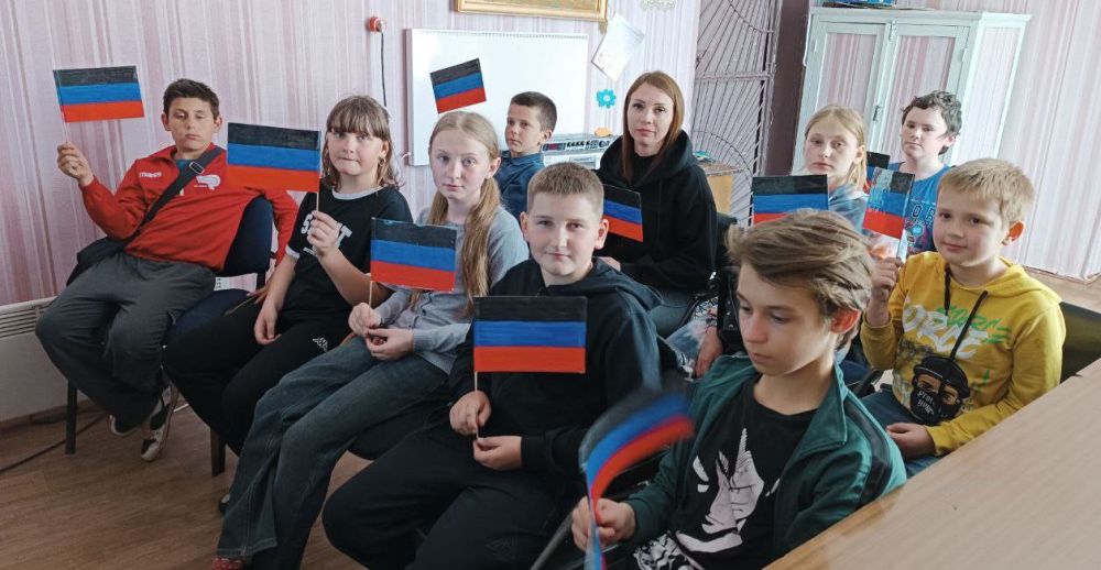Николай Михайлов: В Новозарьевке прошла викторина ко Дню Конституции ДНР Николай Михайлов: В Новозарьевке прошла викторина ко Дню Конституции ДНР