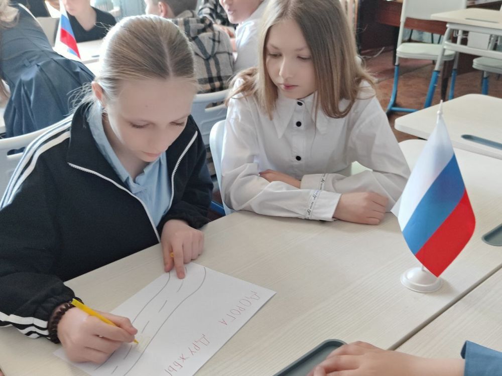Сегодня, 15 мая, в ГБОУ "Школа №26 г.о. Торез" состоялась викторина по правилам дорожного движения в рамках партийного проекта "Безопасные дороги" Сегодня, 15 мая, в ГБОУ "Школа №26 г.о. Торез" состоялась викторина по правилам дорожного движения в рамках партийного проекта "Безопасные дороги"