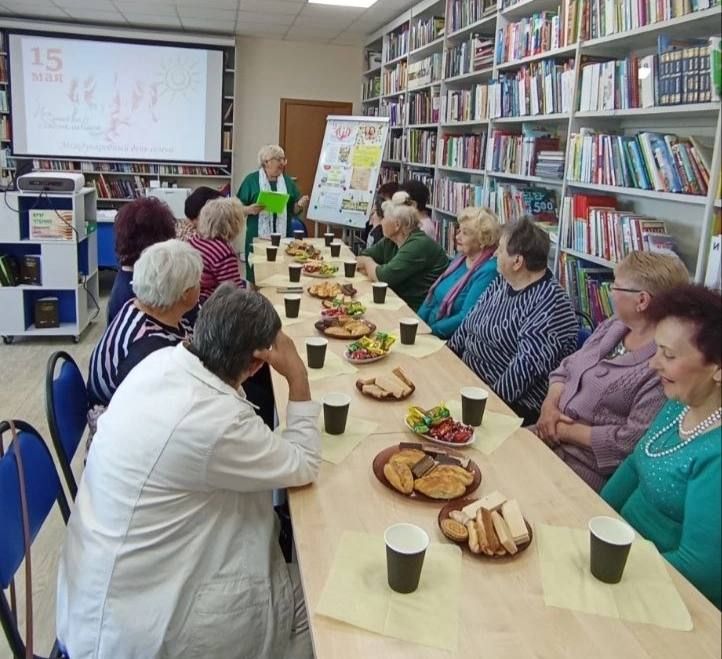 15 мая, при содействии партийного проекта «Крепкая семья», в рамках недели «Крепкая и дружная семья» в Першотравневой центральной районной библиотеке, провели важный и очень душевный праздник «Счастье моё — семья»... 15 мая, при содействии партийного проекта «Крепкая семья», в рамках недели «Крепкая и дружная семья» в Першотравневой центральной районной библиотеке, провели важный и очень душевный праздник «Счастье моё — семья»...