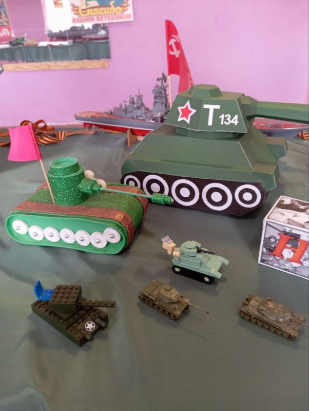 Виктория Жукова: Выставка моделей военной техники «Музей на столе», посвященная 80-ой годовщине Победы в Великой Отечественной войне и 11-ой годовщине Донецкой Народной Республики была организована и проведена в МБУДО СЮТ г.... Виктория Жукова: Выставка моделей военной техники «Музей на столе», посвященная 80-ой годовщине Победы в Великой Отечественной войне и 11-ой годовщине Донецкой Народной Республики была организована и проведена в МБУДО СЮТ г....