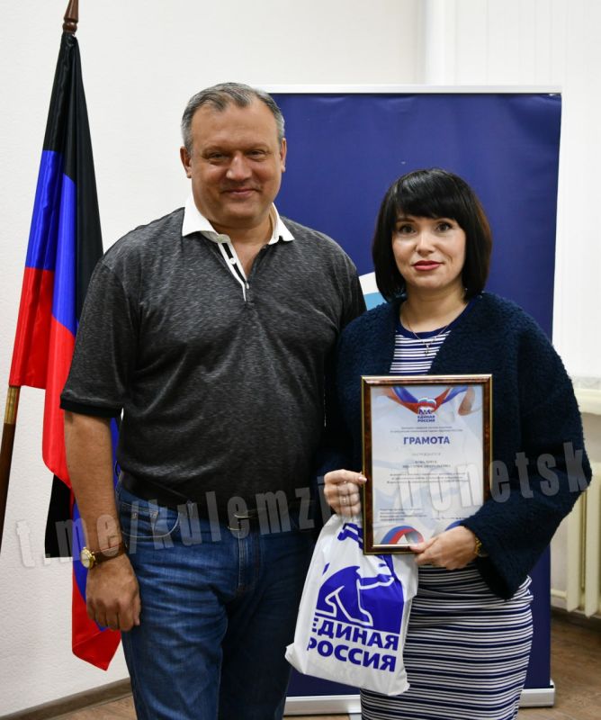 Сегодня провёл рабочую встречу с секретарями первичных отделений Партии «Единая Россия» Сегодня провёл рабочую встречу с секретарями первичных отделений Партии «Единая Россия»