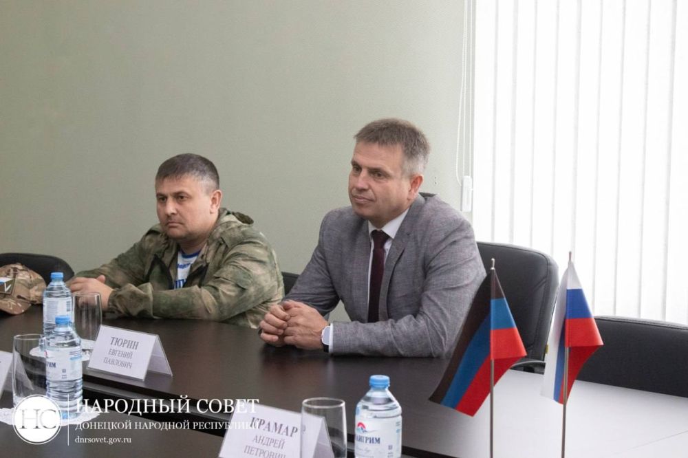 Председатель Народного Совета ДНР Константин Кузьмин встретился с делегацией Государственного Собрания Республики Мордовия для обсуждения межпарламентских отношений Председатель Народного Совета ДНР Константин Кузьмин встретился с делегацией Государственного Собрания Республики Мордовия для обсуждения межпарламентских отношений