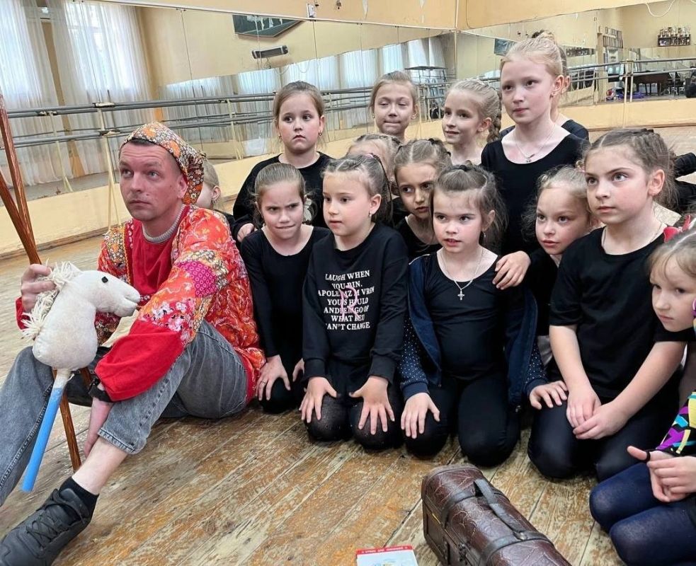 Виктория Жукова: 15 мая, в стенах Харцызского городского Дворца культуры , развернулась волшебная игровая программа посвящённая Международному дню семьи Виктория Жукова: 15 мая, в стенах Харцызского городского Дворца культуры , развернулась волшебная игровая программа посвящённая Международному дню семьи