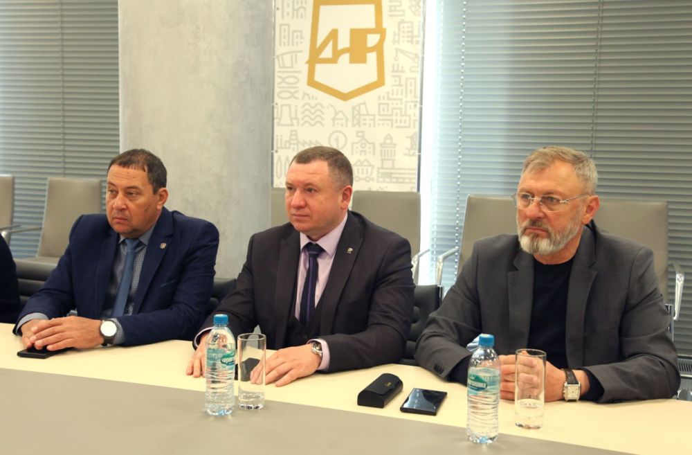 Вчера сопредседатель Всероссийской ассоциации развития местного самоуправления Галина Данильченко обсудила вопросы усиления местного самоуправления в Республике с председателем Ассоциации «Совет муниципальных образований... Вчера сопредседатель Всероссийской ассоциации развития местного самоуправления Галина Данильченко обсудила вопросы усиления местного самоуправления в Республике с председателем Ассоциации «Совет муниципальных образований...