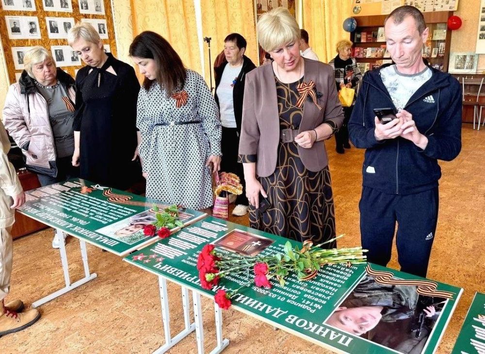 Юнармейцы ,ВПК "КРЫЛАТАЯ ГВАРДИЯ"подразделение БМД , Тарасенко Анна, Кондратенко Кирилл,Бочинская Елизавета, Тупилко Владислав,Бочинский Александр,Ивашкин Захар,приняли участие в мероприятии "Парта Героя" Юнармейцы ,ВПК "КРЫЛАТАЯ ГВАРДИЯ"подразделение БМД , Тарасенко Анна, Кондратенко Кирилл,Бочинская Елизавета, Тупилко Владислав,Бочинский Александр,Ивашкин Захар,приняли участие в мероприятии "Парта Героя"