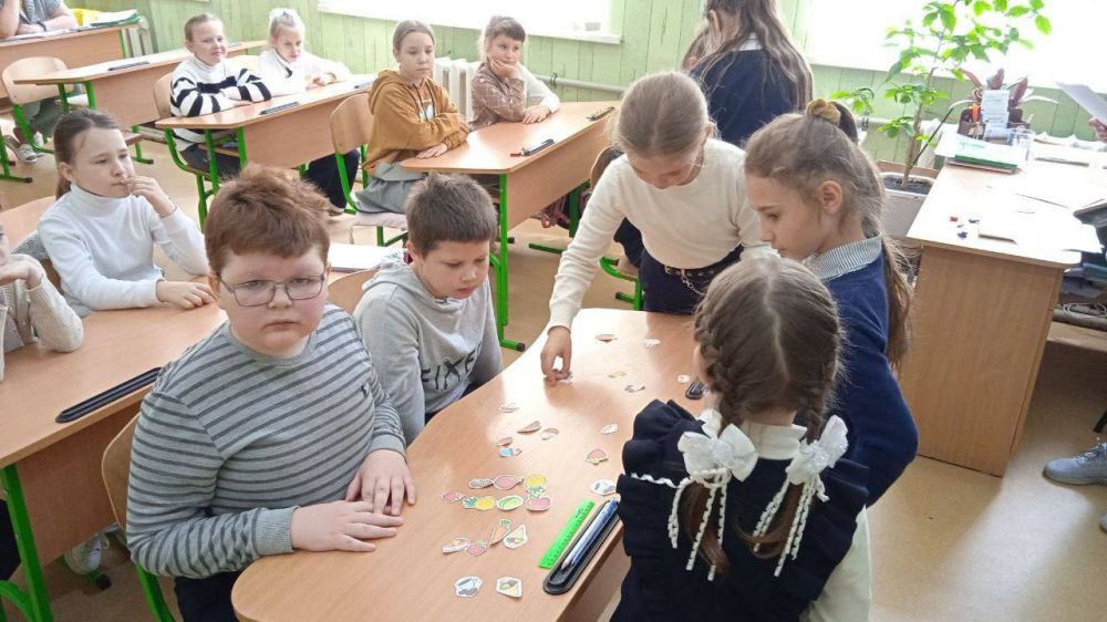 14 мая в рамках реализации проекта Единой России «Здоровое будущее» школу посетили Елена Анатольевна Асаул - заведующий терапевтического отделения Поликлиники № 2 Ясиноватской центральной районной больницы МЗ ДНР, депутат... 14 мая в рамках реализации проекта Единой России «Здоровое будущее» школу посетили Елена Анатольевна Асаул - заведующий терапевтического отделения Поликлиники № 2 Ясиноватской центральной районной больницы МЗ ДНР, депутат...
