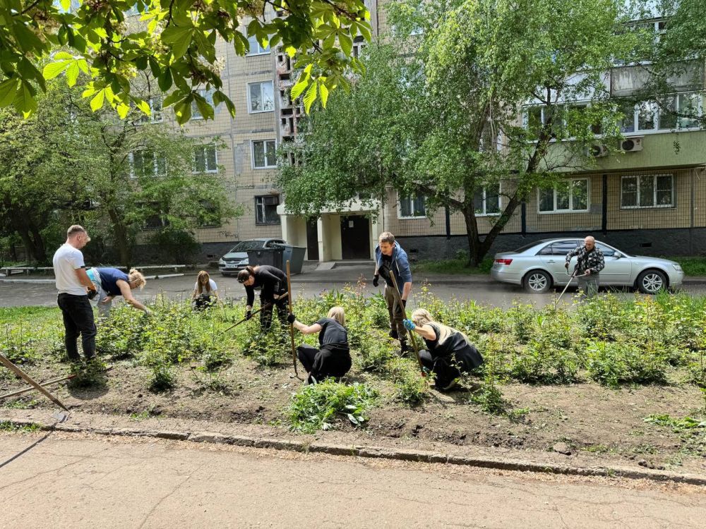 В Пролетарском районе прошла экологическая акция «Чистый четверг», в рамках проекта «Городская среда» Всероссийской политической партии «Единая Россия» В Пролетарском районе прошла экологическая акция «Чистый четверг», в рамках проекта «Городская среда» Всероссийской политической партии «Единая Россия»