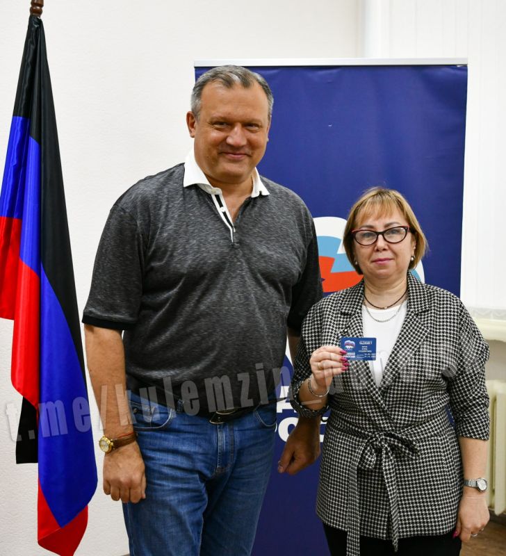 Сегодня провёл рабочую встречу с секретарями первичных отделений Партии «Единая Россия» Сегодня провёл рабочую встречу с секретарями первичных отделений Партии «Единая Россия»