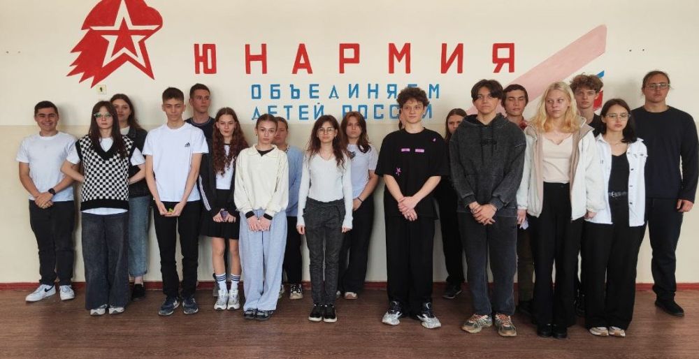 В Карьерной мастерской центра занятости г.Докучаевска свои знания о мире профессий пополнили 35 старшеклассников Еленовской школы № 2 В Карьерной мастерской центра занятости г.Докучаевска свои знания о мире профессий пополнили 35 старшеклассников Еленовской школы № 2