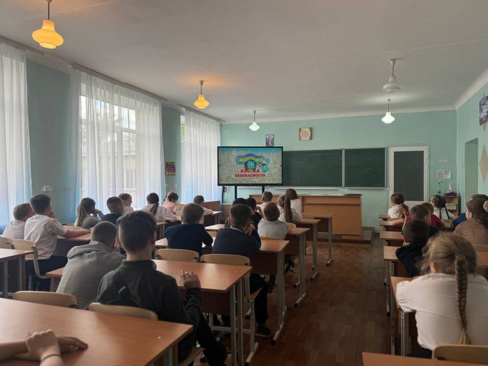 В одной из школ Ждановки прошли мероприятия, посвященные правилам дородного движения В одной из школ Ждановки прошли мероприятия, посвященные правилам дородного движения