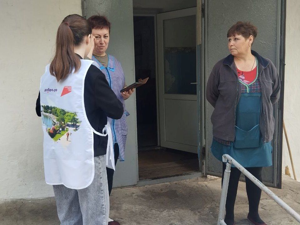 Волонтеры помогают жителям Кировского выбрать объекты благоустройства Волонтеры помогают жителям Кировского выбрать объекты благоустройства