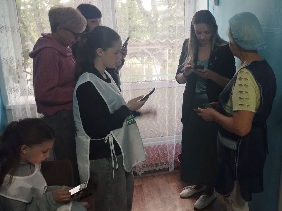 Волонтеры помогают жителям Кировского выбрать объекты благоустройства Волонтеры помогают жителям Кировского выбрать объекты благоустройства
