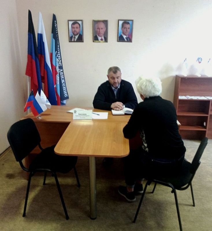 Приём граждан в общественной приёмной партии "Единая Россия" Приём граждан в общественной приёмной партии "Единая Россия"
