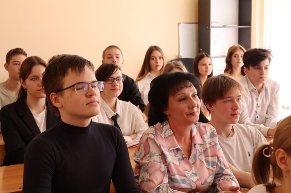 По партийному проекту "Мир возможностей" и Всероссийской акции «Финансовая безопасность в цифровом мире», задача которой заключается в том, чтобы сформировать у школьников и их родителей основу для разумного принятия... По партийному проекту "Мир возможностей" и Всероссийской акции «Финансовая безопасность в цифровом мире», задача которой заключается в том, чтобы сформировать у школьников и их родителей основу для разумного принятия...