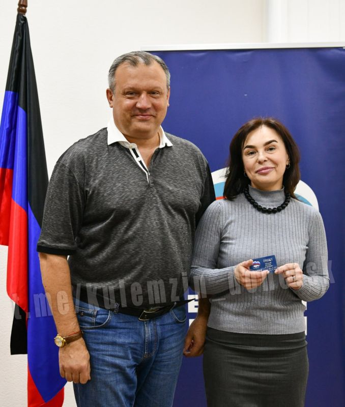 Сегодня провёл рабочую встречу с секретарями первичных отделений Партии «Единая Россия» Сегодня провёл рабочую встречу с секретарями первичных отделений Партии «Единая Россия»