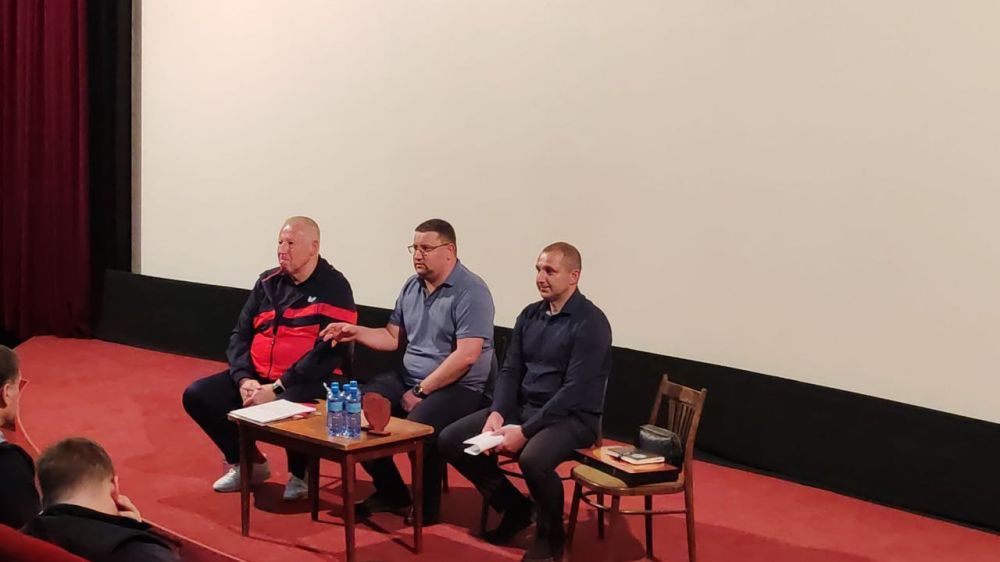 Юрий Мартынов: Вчера состоялась встреча с руководством Федерации настольного тенниса Республики, а также с родителями и тренерами Юрий Мартынов: Вчера состоялась встреча с руководством Федерации настольного тенниса Республики, а также с родителями и тренерами