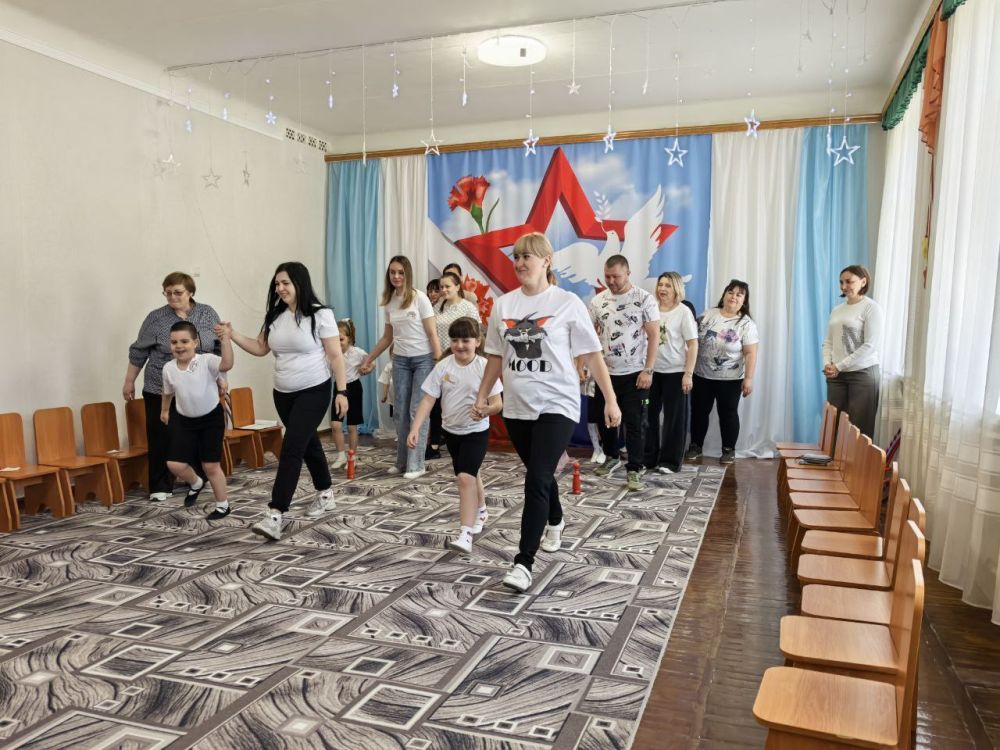 Мама, папа, я - дружная, спортивная семья Мама, папа, я - дружная, спортивная семья