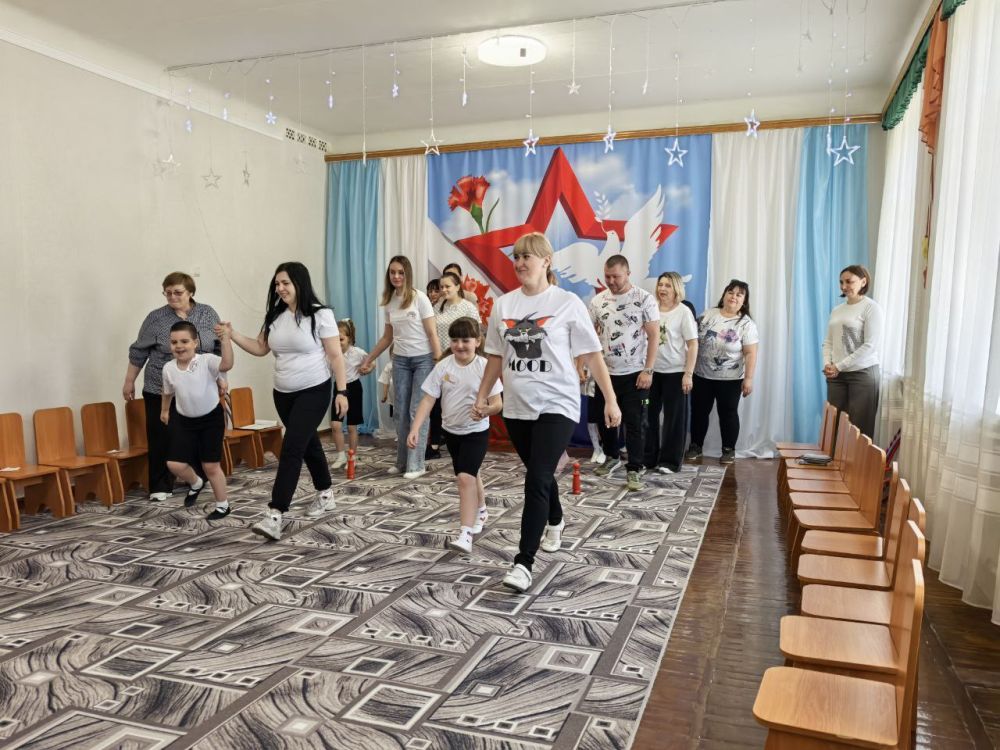 В рамках Международного дня семьи 15 мая в ГКДОУ «ДЕТСКИЙ САД № 5 «СОЛНЫШКО» ЯСИНОВАТСКОГО М.О.» ДНР прошёл семейный спортивный праздник "Папа, мама, я - дружная, спортивная семья" В рамках Международного дня семьи 15 мая в ГКДОУ «ДЕТСКИЙ САД № 5 «СОЛНЫШКО» ЯСИНОВАТСКОГО М.О.» ДНР прошёл семейный спортивный праздник "Папа, мама, я - дружная, спортивная семья"