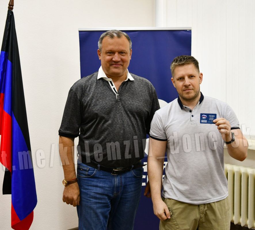 Сегодня провёл рабочую встречу с секретарями первичных отделений Партии «Единая Россия» Сегодня провёл рабочую встречу с секретарями первичных отделений Партии «Единая Россия»