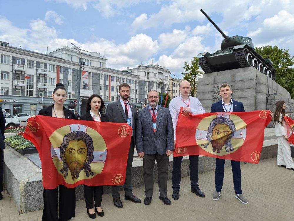 В Орле, в сквере Танкистов, состоялась Всероссийская историко-патриотическая акция «Эстафета Победы», проходившая при участии почетного караула В Орле, в сквере Танкистов, состоялась Всероссийская историко-патриотическая акция «Эстафета Победы», проходившая при участии почетного караула