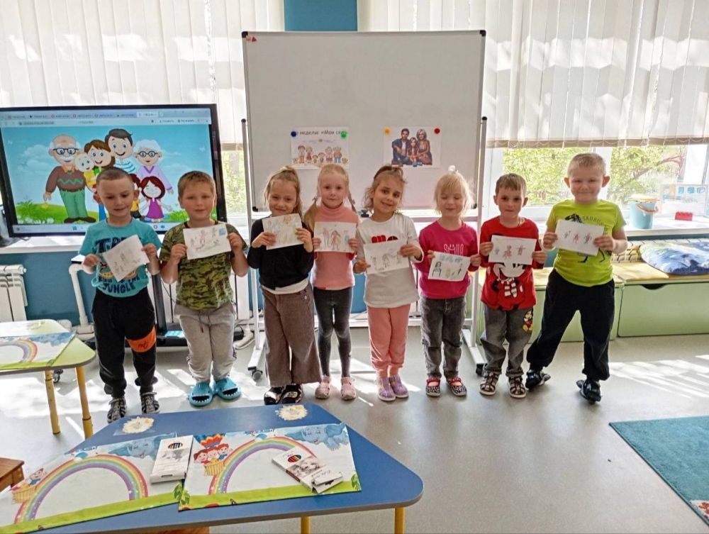 При содействии партийного проекта «Крепкая семья», в рамках недели «Крепкая и дружная семья» в детских дошкольных учреждениях Мангушского муниципального округа прошли мероприятия, посвященные Международному дню семьи: При содействии партийного проекта «Крепкая семья», в рамках недели «Крепкая и дружная семья» в детских дошкольных учреждениях Мангушского муниципального округа прошли мероприятия, посвященные Международному дню семьи: