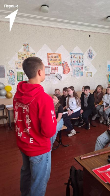 Снова спешим агитировать юное поколение Снова спешим агитировать юное поколение