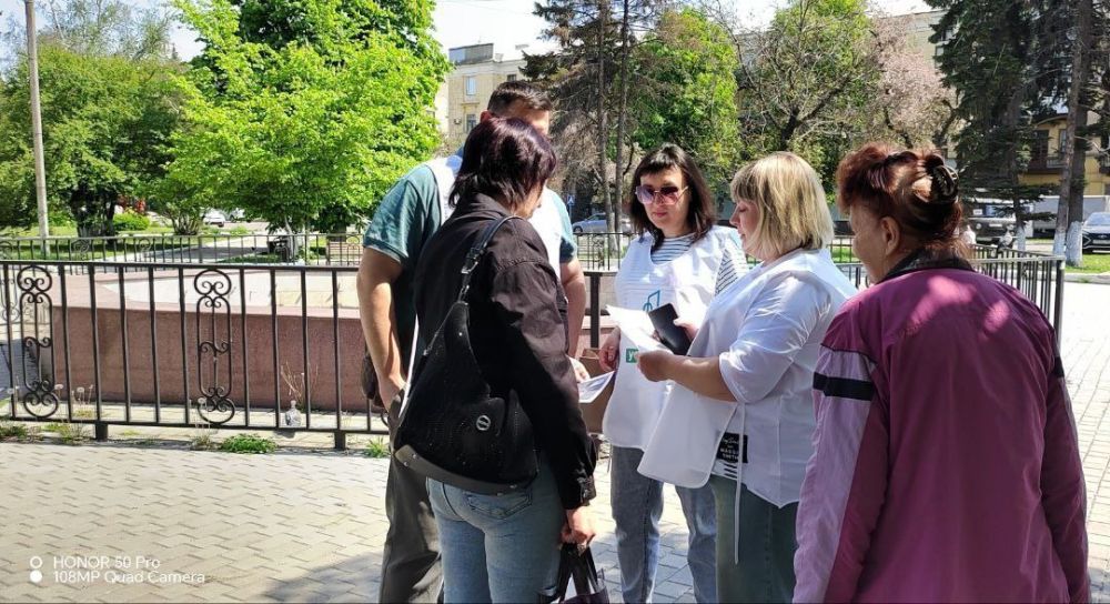 Сергей Желновач: На территории городского округа Дебальцево при помощи волонтеров федерального проекта «Формирование комфортной городской среды», проходит Всероссийское голосование по выбору общественных территорий... Сергей Желновач: На территории городского округа Дебальцево при помощи волонтеров федерального проекта «Формирование комфортной городской среды», проходит Всероссийское голосование по выбору общественных территорий...