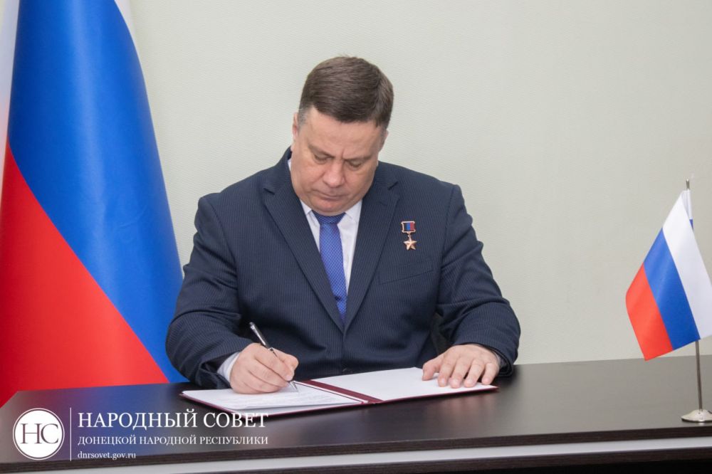 Константин Кузьмин: Заключили Соглашение о взаимодействии с Управлением Министерства юстиции Российской Федерации по ДНР Константин Кузьмин: Заключили Соглашение о взаимодействии с Управлением Министерства юстиции Российской Федерации по ДНР