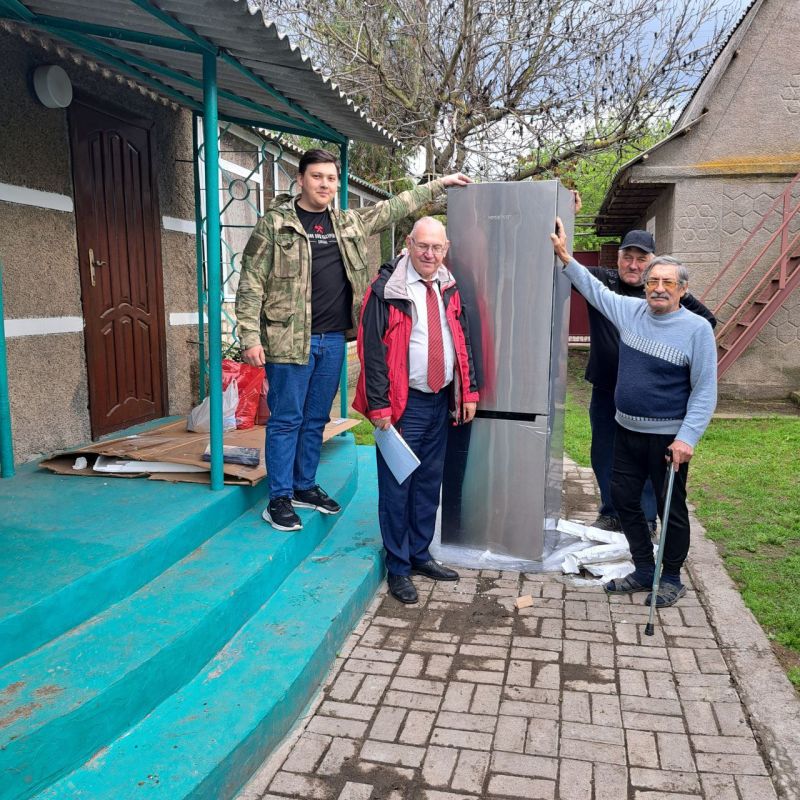 Руководитель фракции КПРФ в Народном Совете ДНР Борис Литвинов оказал содействие в приобретении и доставке гуманитарной помощи для пенсионера, ветерана труда Виктор Лысенко Руководитель фракции КПРФ в Народном Совете ДНР Борис Литвинов оказал содействие в приобретении и доставке гуманитарной помощи для пенсионера, ветерана труда Виктор Лысенко