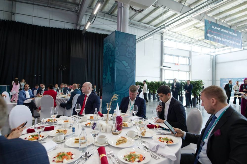 На форуме «Kazan forum: Россия-Исламский мир» состоялся деловой завтрак с Главой Минстроя России Иреком Файзуллиным На форуме «Kazan forum: Россия-Исламский мир» состоялся деловой завтрак с Главой Минстроя России Иреком Файзуллиным
