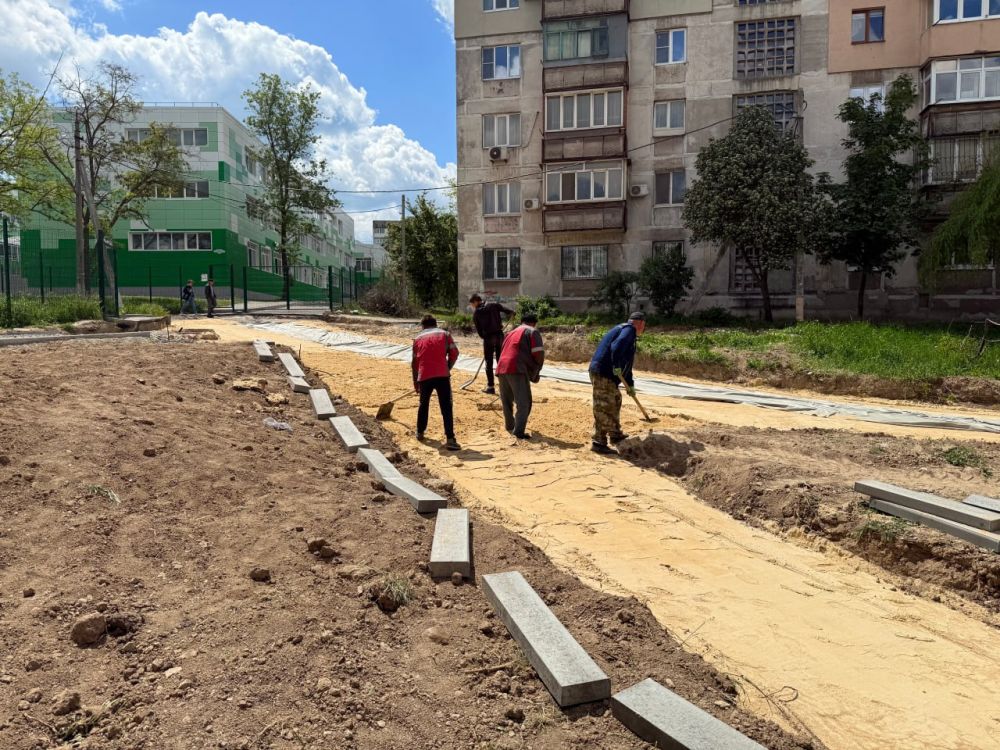 Дворы Мариуполя заметно преображаются благодаря Петербургу Дворы Мариуполя заметно преображаются благодаря Петербургу