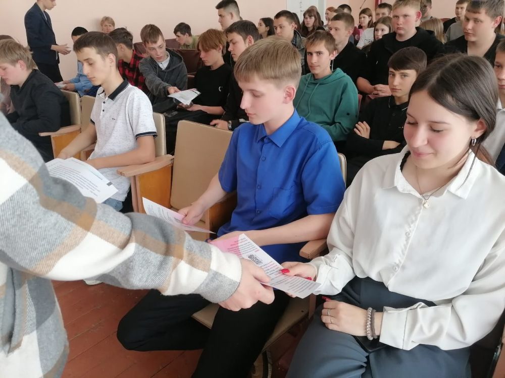 В снежнянской школе прошла встреча с представителями Донецкой академии транспорта В снежнянской школе прошла встреча с представителями Донецкой академии транспорта