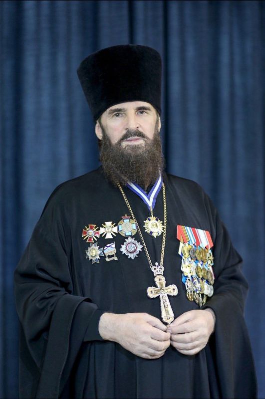 Константин Затулин поздравил с Днём рождения настоятеля Свято-Никольского храма-памятника, митрофорного протоиерея Георгия Полякова Константин Затулин поздравил с Днём рождения настоятеля Свято-Никольского храма-памятника, митрофорного протоиерея Георгия Полякова