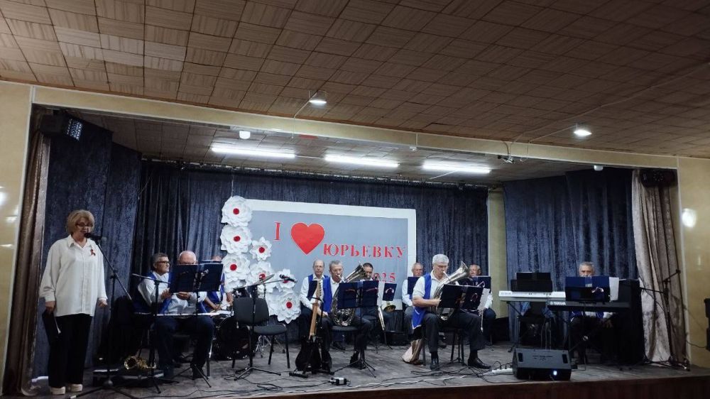 15 мая при содействии партийного проекта «Культура малой Родины» в селе Юрьевка состоялся выездной концерт Мангушского народного эстрадно-духового оркестра и ВИА «Рельеф» Першотравневого Центра культуры и досуга 15 мая при содействии партийного проекта «Культура малой Родины» в селе Юрьевка состоялся выездной концерт Мангушского народного эстрадно-духового оркестра и ВИА «Рельеф» Першотравневого Центра культуры и досуга