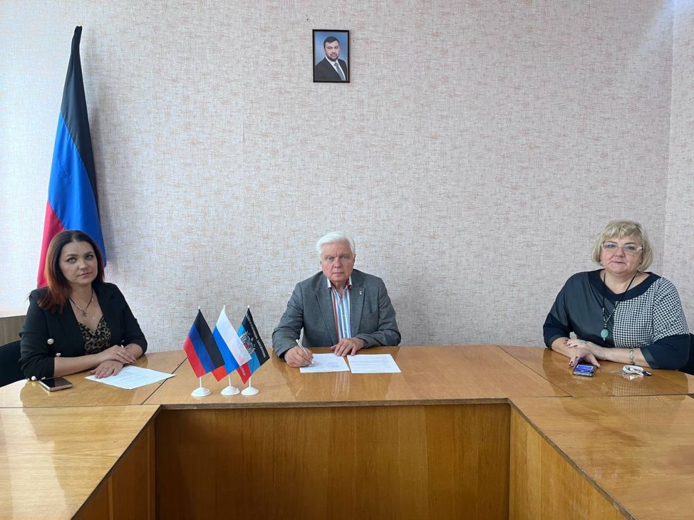 Сегодня, 16 мая, в Центрально-Городском внутригородском районе городского округа Макеевка состоялось плановое собрание секретарей первичных отделений Общественного Движения «Донецкая Республика» Сегодня, 16 мая, в Центрально-Городском внутригородском районе городского округа Макеевка состоялось плановое собрание секретарей первичных отделений Общественного Движения «Донецкая Республика»