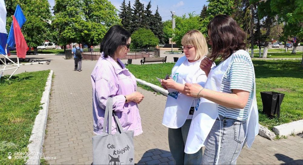 Сергей Желновач: На территории городского округа Дебальцево при помощи волонтеров федерального проекта «Формирование комфортной городской среды», проходит Всероссийское голосование по выбору общественных территорий... Сергей Желновач: На территории городского округа Дебальцево при помощи волонтеров федерального проекта «Формирование комфортной городской среды», проходит Всероссийское голосование по выбору общественных территорий...