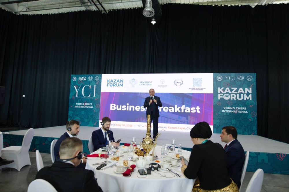 На форуме «Kazan forum: Россия-Исламский мир» состоялся деловой завтрак с Главой Минстроя России Иреком Файзуллиным На форуме «Kazan forum: Россия-Исламский мир» состоялся деловой завтрак с Главой Минстроя России Иреком Файзуллиным