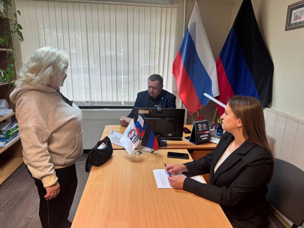 Приём граждан в Общественной приёмной партии "Единая Россия" города Снежное Приём граждан в Общественной приёмной партии "Единая Россия" города Снежное