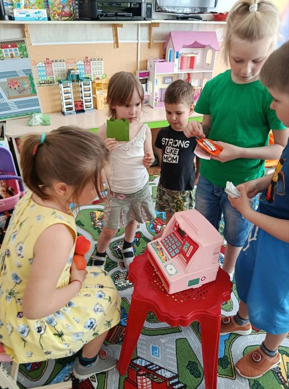 При содействии партийного проекта «Крепкая семья», в рамках недели «Крепкая и дружная семья» в детских дошкольных учреждениях Мангушского муниципального округа прошли мероприятия, посвященные Международному дню семьи: При содействии партийного проекта «Крепкая семья», в рамках недели «Крепкая и дружная семья» в детских дошкольных учреждениях Мангушского муниципального округа прошли мероприятия, посвященные Международному дню семьи: