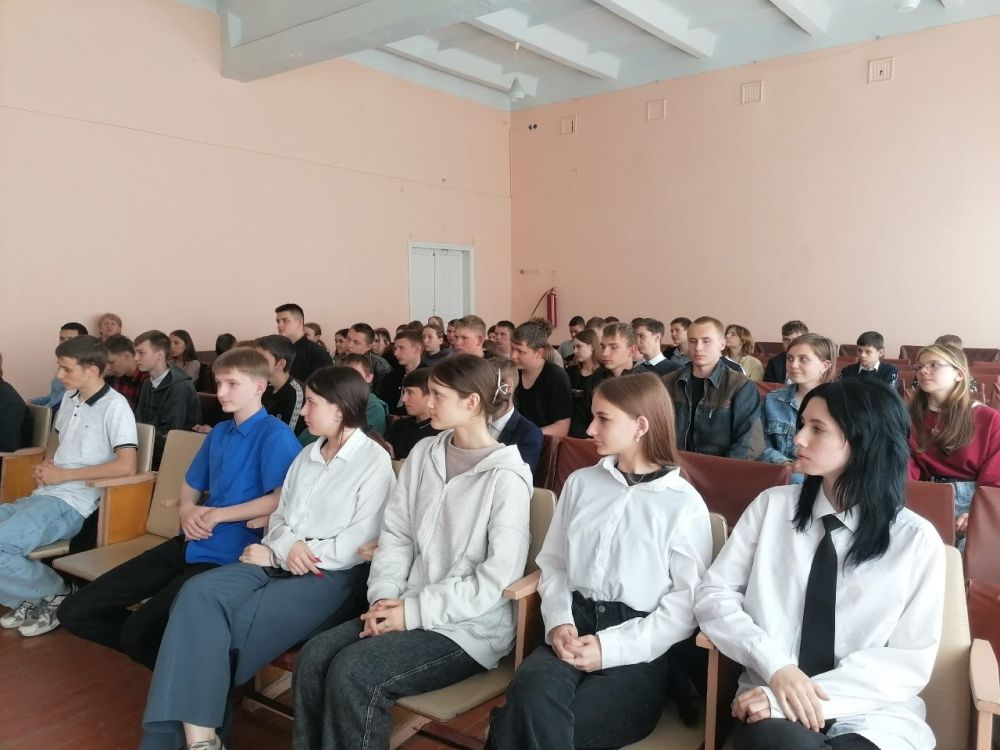 В снежнянской школе прошла встреча с представителями Донецкой академии транспорта В снежнянской школе прошла встреча с представителями Донецкой академии транспорта