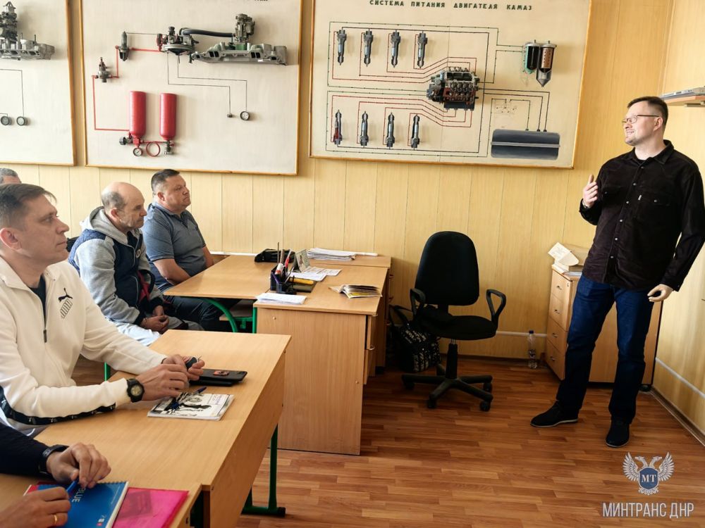 Желающих получить профессию водителя пассажирского автобуса становится больше – к обучению в РУТТЦ приступила новая группа водителей Желающих получить профессию водителя пассажирского автобуса становится больше – к обучению в РУТТЦ приступила новая группа водителей